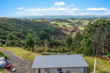 Photo of property in 124 Te Kanae Road, South Head, Helensville, 0874