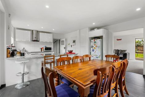 Photo of property in 15 Sawtell Place, Northcote, Christchurch, 8052