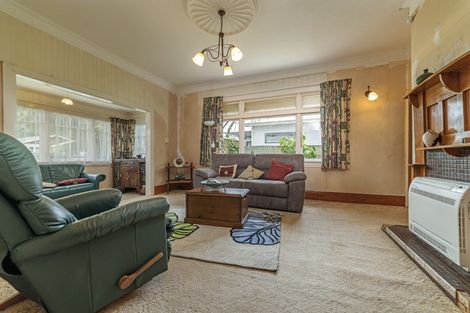 Photo of property in 37 Shamrock Street, Takaro, Palmerston North, 4412