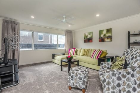 Photo of property in 15 Tawa Place, Orewa, 0931