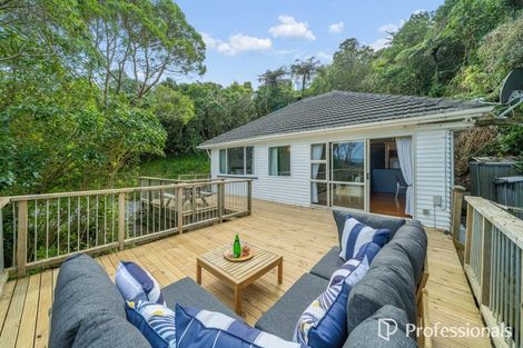 Photo of property in 77 Maungaraki Road, Korokoro, Lower Hutt, 5012