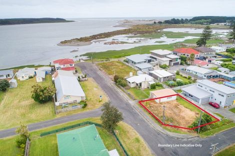Photo of property in 1 Hall Place, Foxton Beach, Foxton, 4815