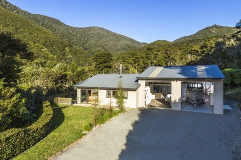 Photo of property in 6 Kaimiko Place, Okiwi Bay, 7193