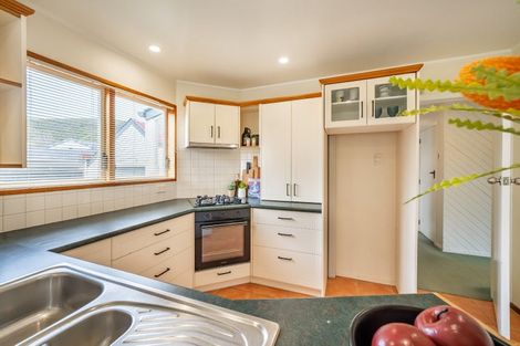 Photo of property in 3 Mcenroe Grove, Naenae, Lower Hutt, 5011