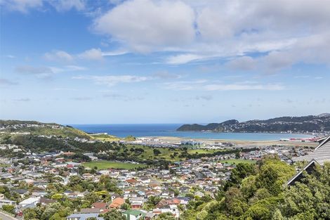 Photo of property in 10 Inverell Way, Seatoun, Wellington, 6022