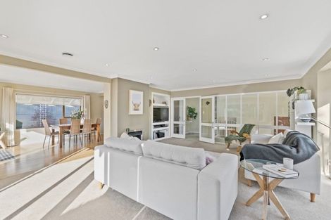 Photo of property in 6 Langstone Place, Chatswood, Auckland, 0626