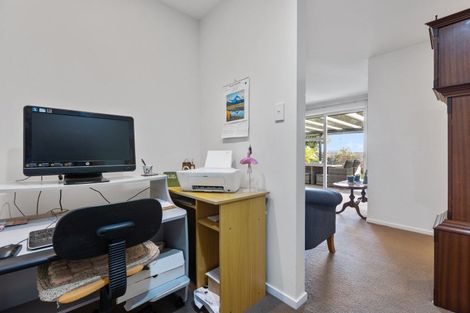 Photo of property in 2 Keene Drive, Bell Block, New Plymouth, 4312