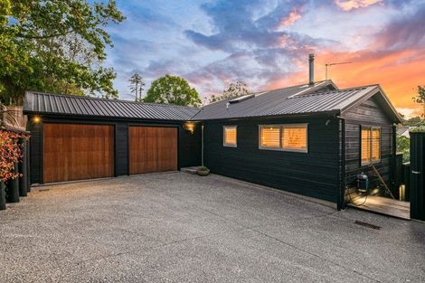 Photo of property in 22 Woodfern Crescent, Titirangi, Auckland, 0604