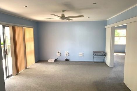 Photo of property in 25 Tamahere Drive, Glenfield, Auckland, 0629