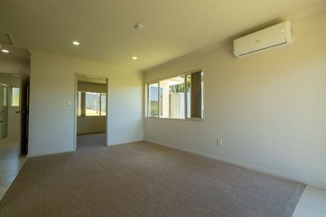 Photo of property in 16 Andara Close, Pinehill, Auckland, 0632