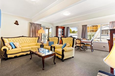 Photo of property in 9 Stokes Avenue, Te Atatu Peninsula, Auckland, 0610