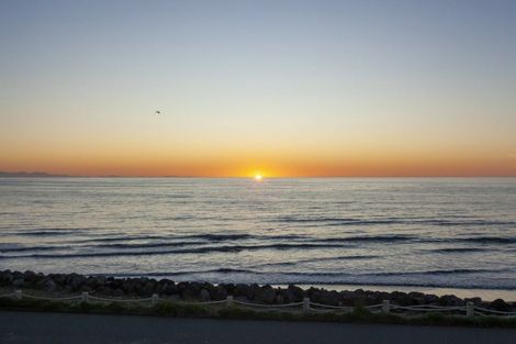 Photo of property in 52 The Parade, Paekakariki, 5034