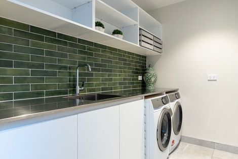 Photo of property in 18 Lookout Drive, Mount Creighton, Queenstown, 9371