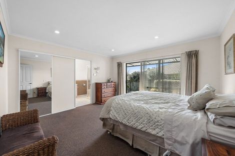 Photo of property in 33 Ruze Vida Drive, Massey, Auckland, 0614