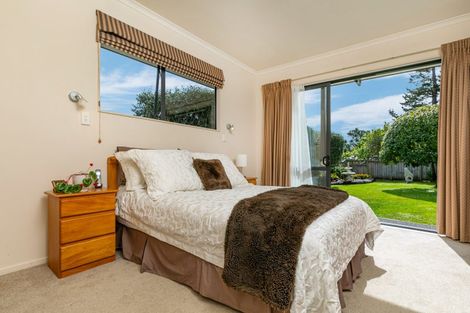 Photo of property in 9 Maryann Place, Greenhithe, Auckland, 0632