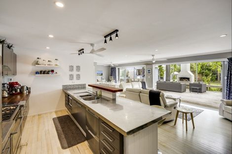 Photo of property in 10 Airini Road, Waimarama, 4294