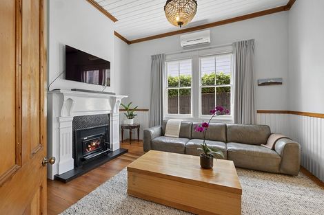 Photo of property in 8 Morley Street, New Plymouth, 4310