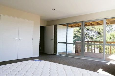 Photo of property in 70 Laurel Oak Drive, Schnapper Rock, Auckland, 0632