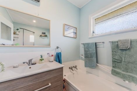 Photo of property in 16a Palm Avenue, Stoke, Nelson, 7011