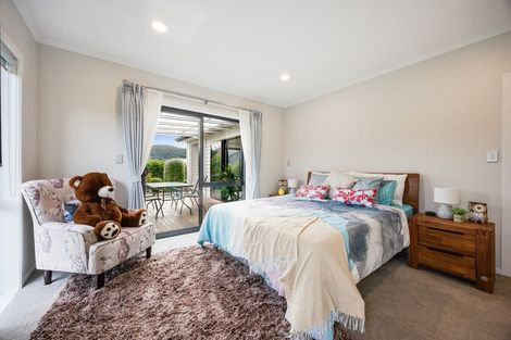 Photo of property in 15 Vogwill Road, Kumeu, 0810