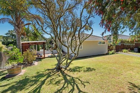 Photo of property in 13 Weatherly Road, Torbay, Auckland, 0630