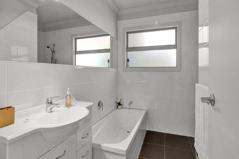 Photo of property in 4a Marchant Place, Westown, New Plymouth, 4310