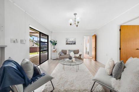 Photo of property in 57 Dalwhinnie Parade, Highland Park, Auckland, 2010