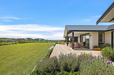 Photo of property in 16 Tamahunga Drive, Matakana, Warkworth, 0985