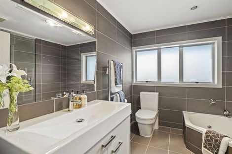 Photo of property in 10 Robin Lane, Browns Bay, Auckland, 0630