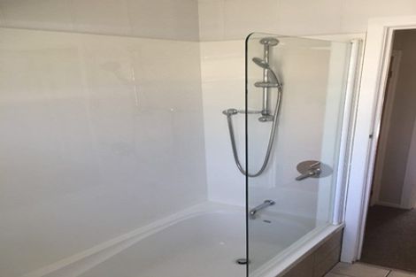 Photo of property in 3/13 Otakau Road, Milford, Auckland, 0620