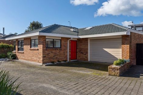 Photo of property in 10 Terrace Avenue, Mount Maunganui, 3116
