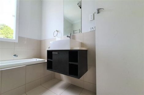 Photo of property in 2/232 East Coast Road, Forrest Hill, Auckland, 0620