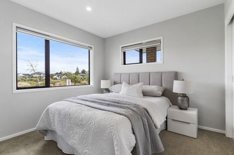 Photo of property in 17 Kahika Grove, Huapai, Kumeu, 0810