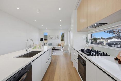 Photo of property in 33 Sorrel Crescent, Bucklands Beach, Auckland, 2012