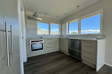 Photo of property in 28d Sunnynook Road, Sunnynook, Auckland, 0620