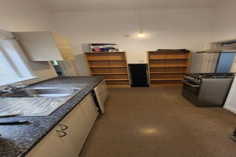 Photo of property in 60 Kelburn Parade, Kelburn, Wellington, 6012