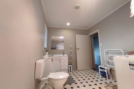 Photo of property in 69 Dundale Avenue, Blockhouse Bay, Auckland, 0600