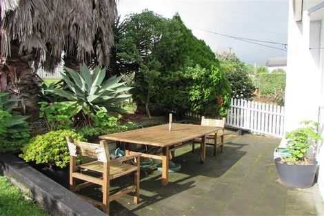 Photo of property in 51 Rogan Street, Mount Roskill, Auckland, 1041