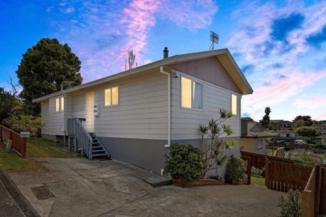 Photo of property in 24 Halloran Place, Massey, Auckland, 0614