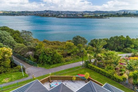 Photo of property in 32 Pohutukawa Avenue, Red Beach, 0932