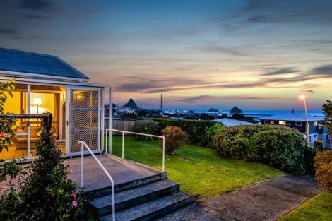Photo of property in 413 Devon Street West, Lynmouth, New Plymouth, 4310