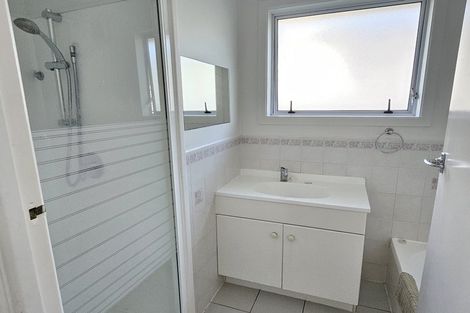 Photo of property in 440 East Coast Road, Windsor Park, Auckland, 0630