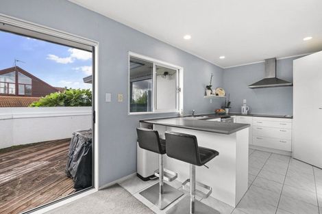 Photo of property in 35 Rifleman Rise, Unsworth Heights, Auckland, 0632