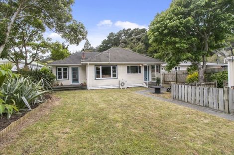Photo of property in 4 Coast Road, Wainuiomata, Lower Hutt, 5014