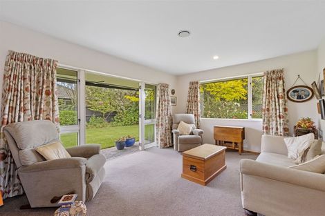 Photo of property in 33 Farnswood Place, Redwood, Christchurch, 8051