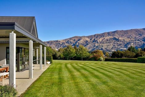 Photo of property in 251 Beacon Point Road, Wanaka, 9305