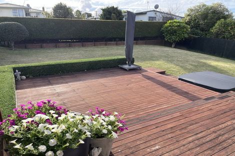 Photo of property in 5 Tudward Glade, Hillcrest, Auckland, 0627