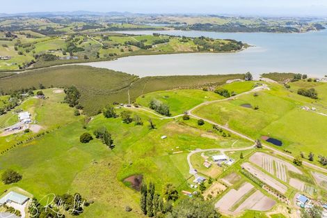 Photo of property in 35 Minnie Casey Rise, Matakohe, 0593