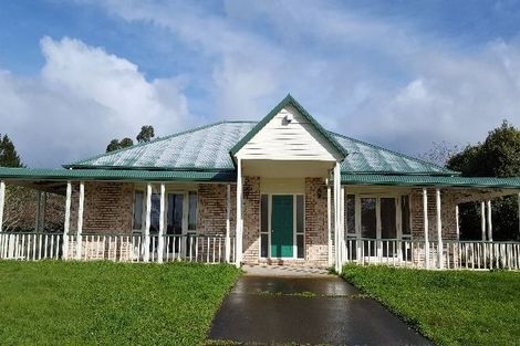Photo of property in 400 Waitakere Road, Taupaki, Henderson, 0782