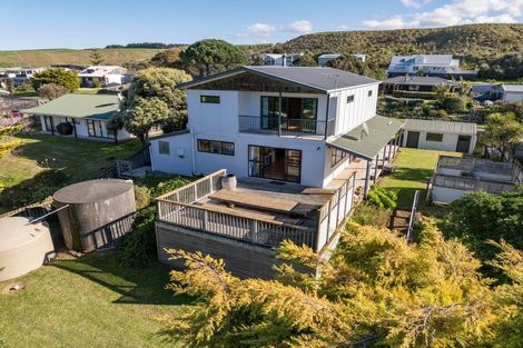 Photo of property in 3 Tamarisk Drive, Riversdale Beach, Masterton, 5872